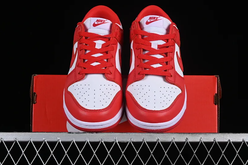 All Categories Nk SB Dunk Series Nk SB Dunk Low Low-top Sneakers Nk Dunk Low SB "University Red" White and Red Dunk Series First Layer Low-top Casual Sports Skateboard Shoes CU1727-100